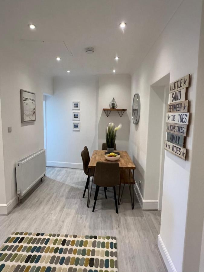 Large Three Bed Two Bathroom Flat In Central Торки Екстериор снимка